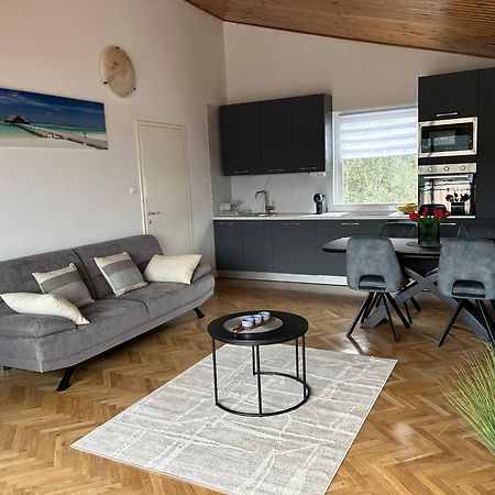 Apartment Golubica 2 산책길 외부 사진