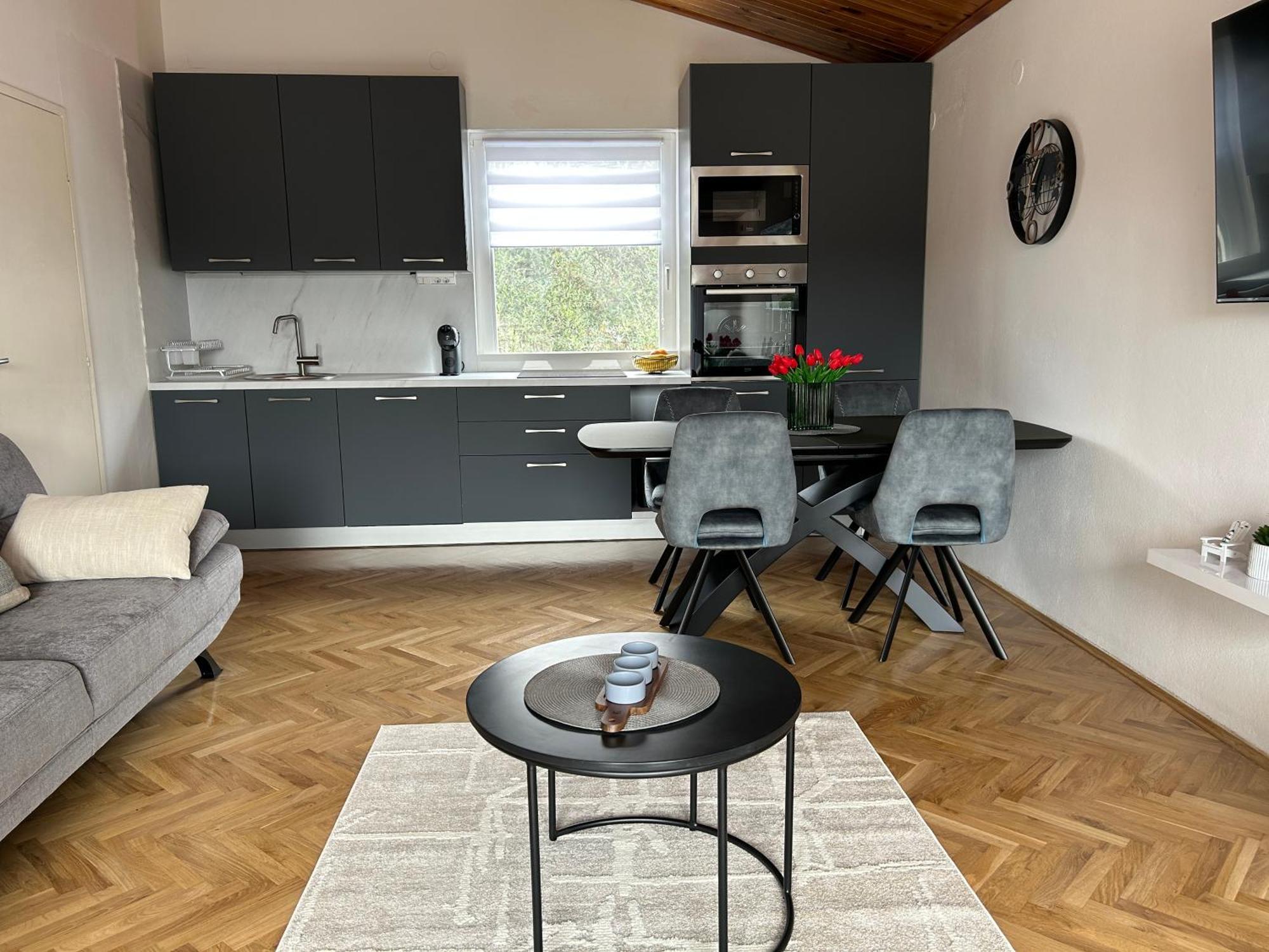 Apartment Golubica 2 산책길 외부 사진